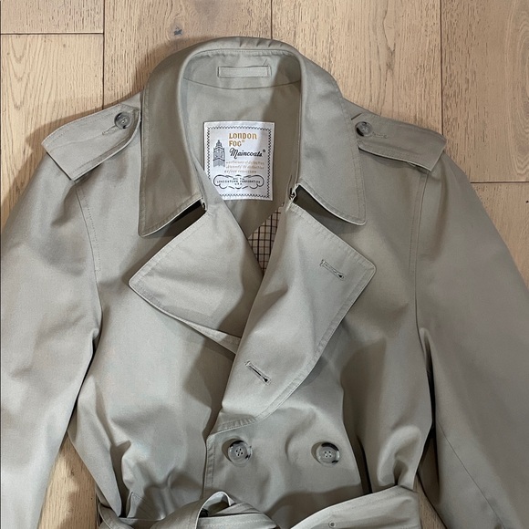 SOLD | London Fog | Classic Vintage Tan Trench Coat - Picture 3 of 10
